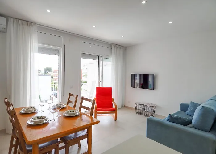 Апартаменти With Pool Near By Hello Homes Сіджас